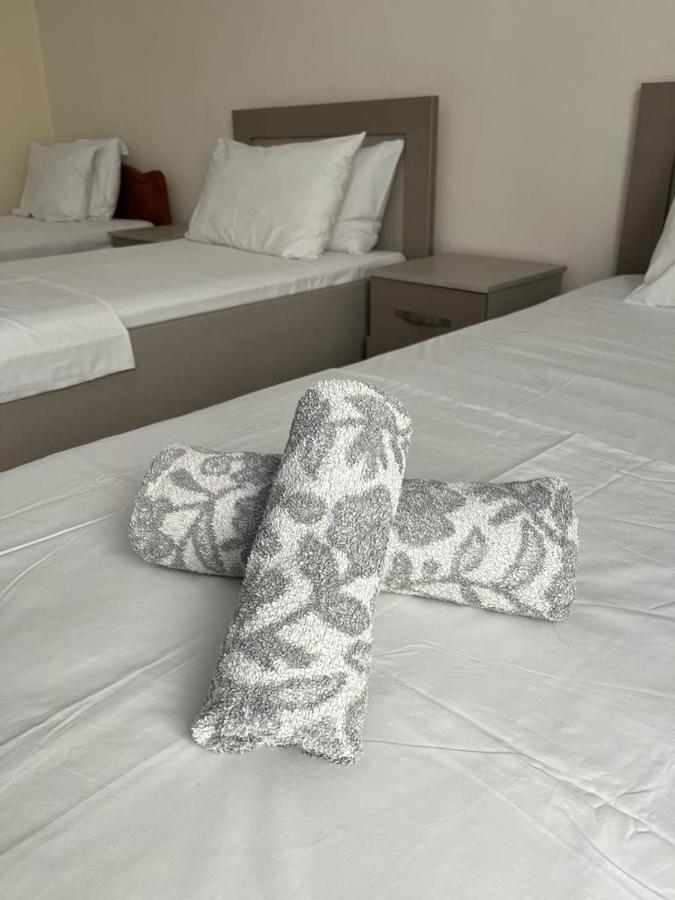 Riviera Rooms Saranda Extérieur photo